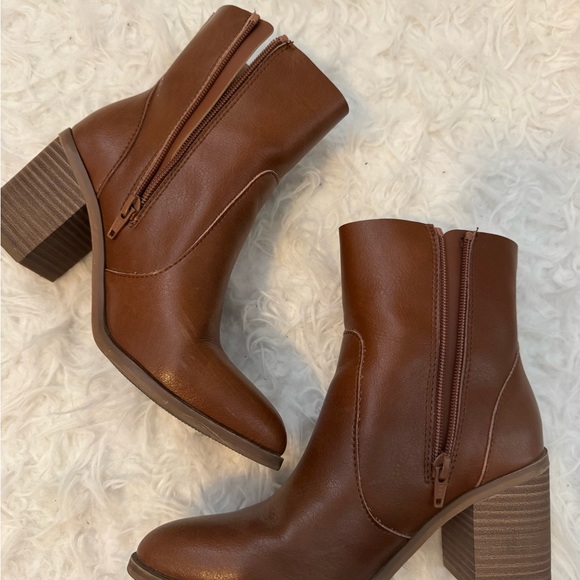 Brown faux Leather Ankle Boots - Picture 5 of 6